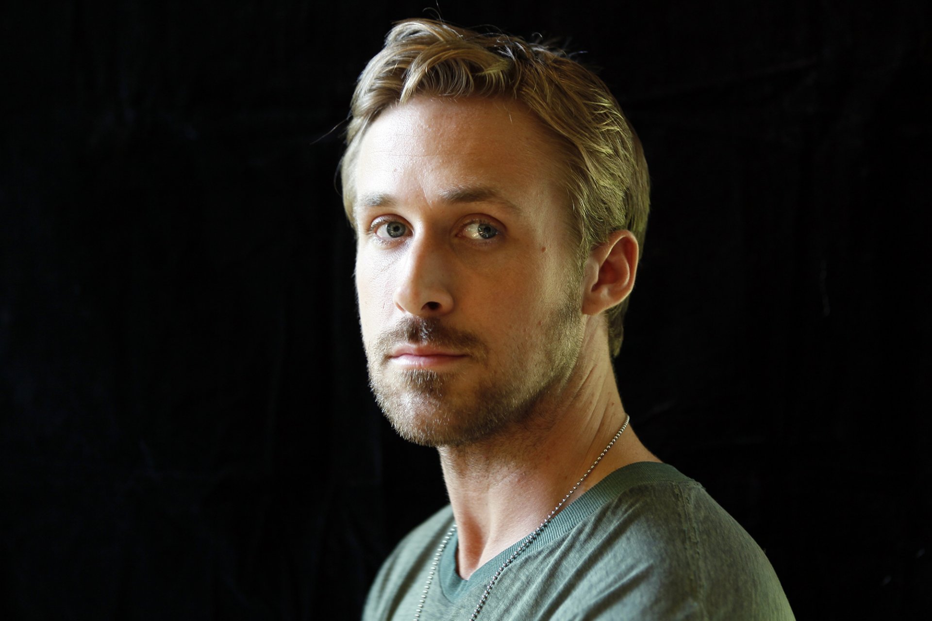 ryan gosling actor portrait black background robert gauthier la time