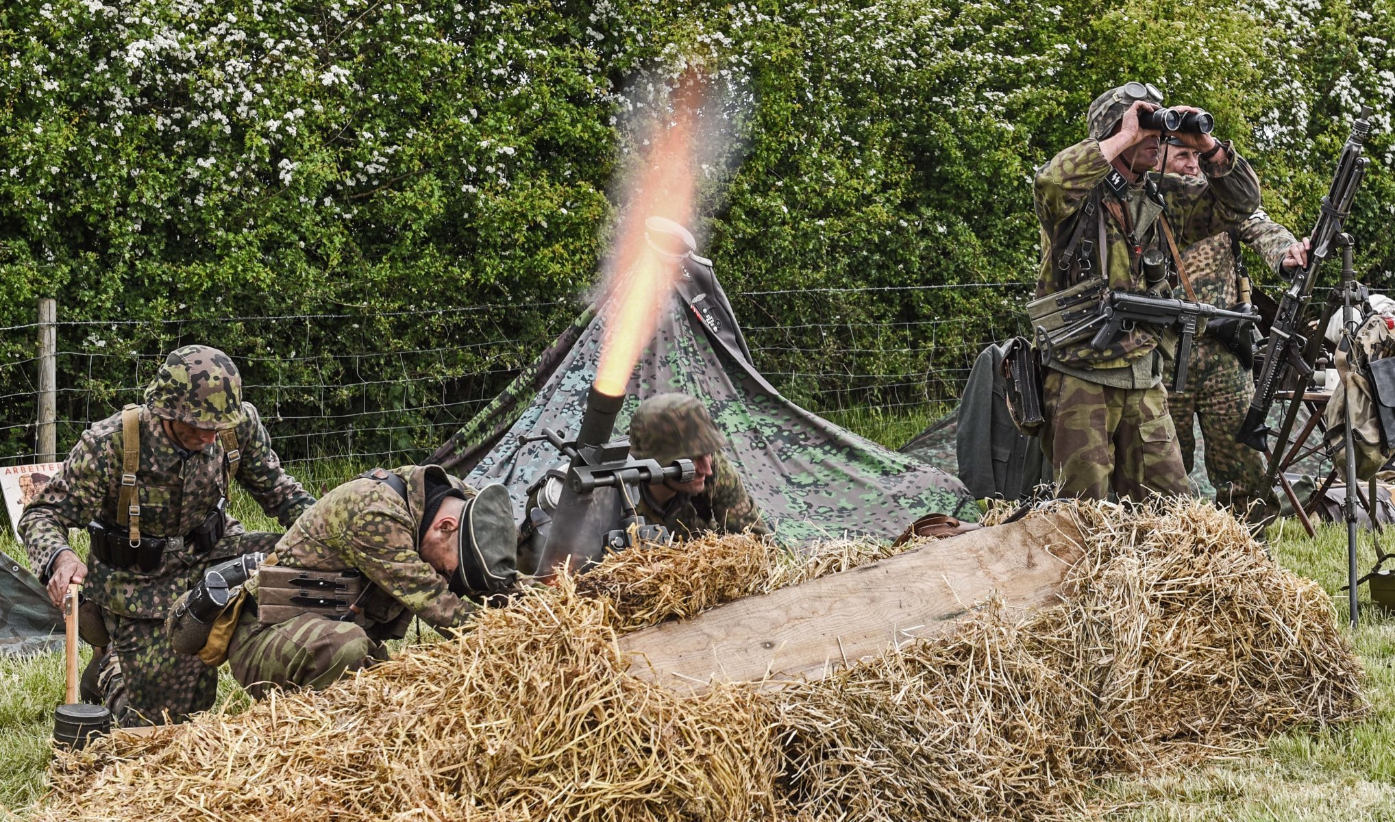 soldaten deutsche überwachung mörser feuer flamme militärischer wiederaufbau