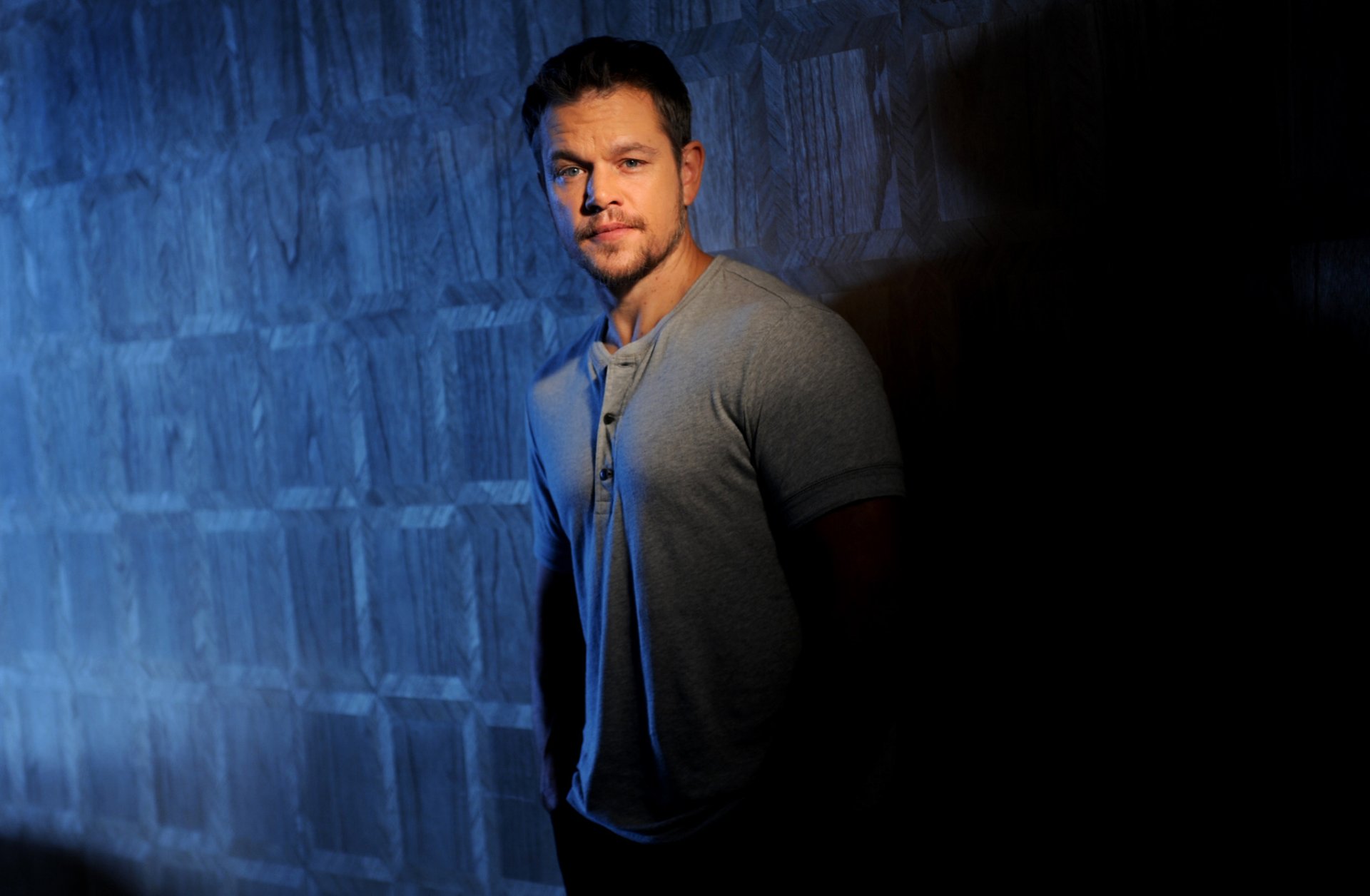 matt damon acteur t-shirt séance photo pénombre éclairage ombre wally skalij los angeles times la times 2015