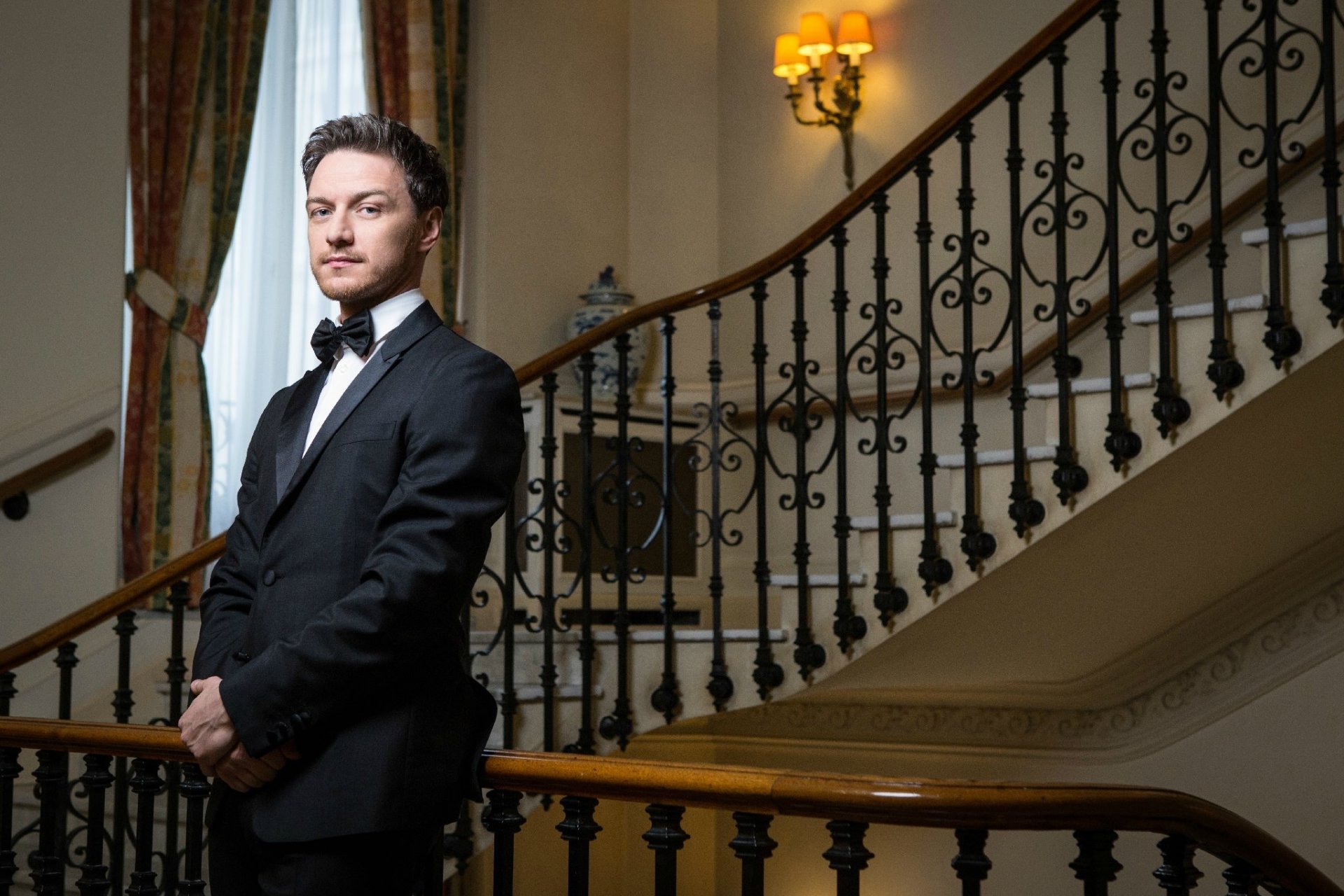 james mcavoy acteur costume escalier photographe fabrizio malti thr