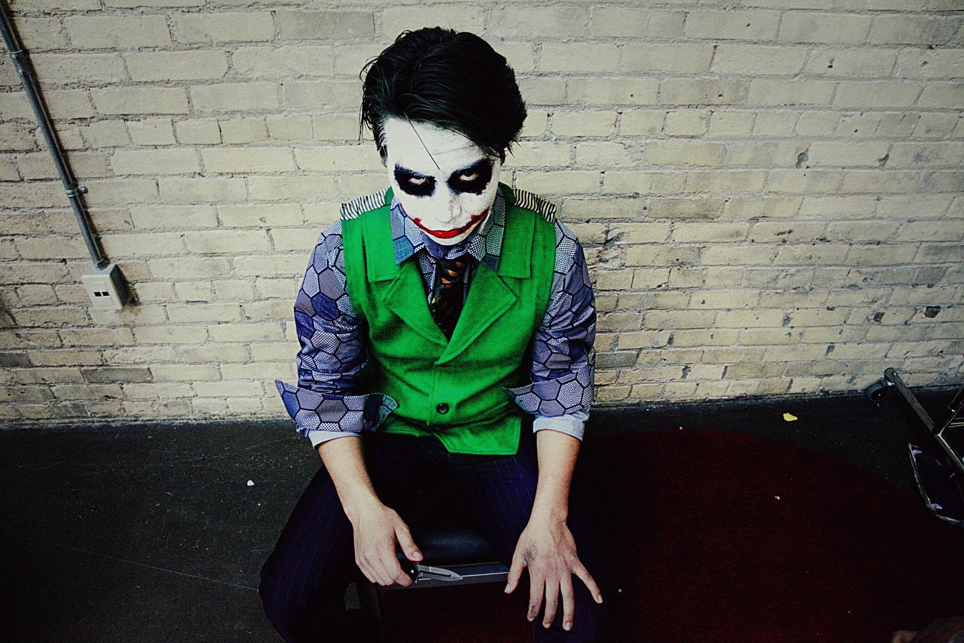 joker regard couteau