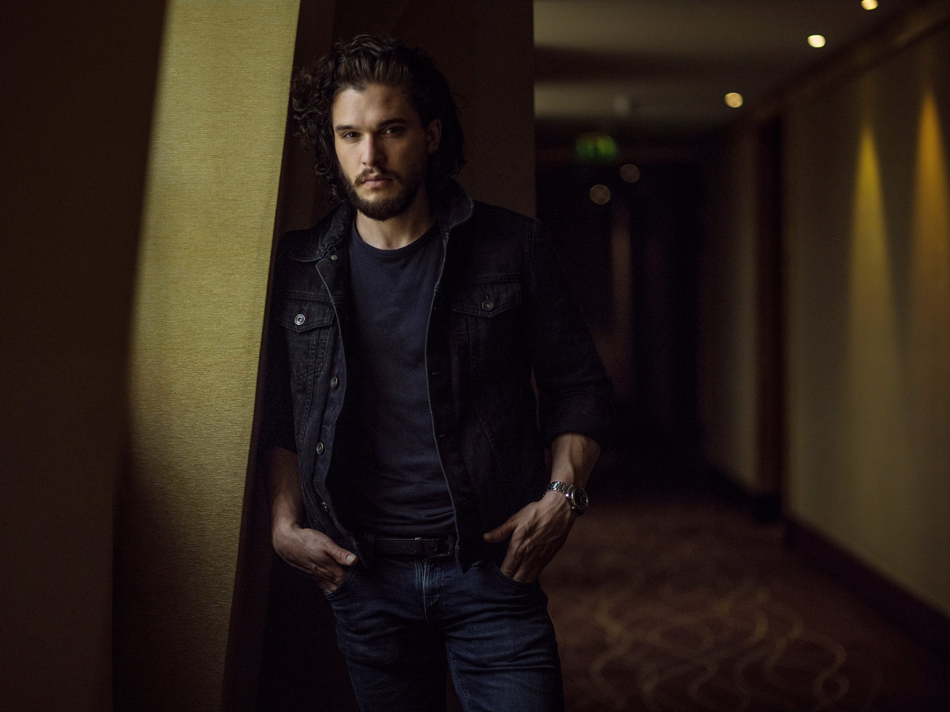 kit harington kit harrington actor look jacket jeans beard corridor photo shoot magazine paris match photographer vincent capman