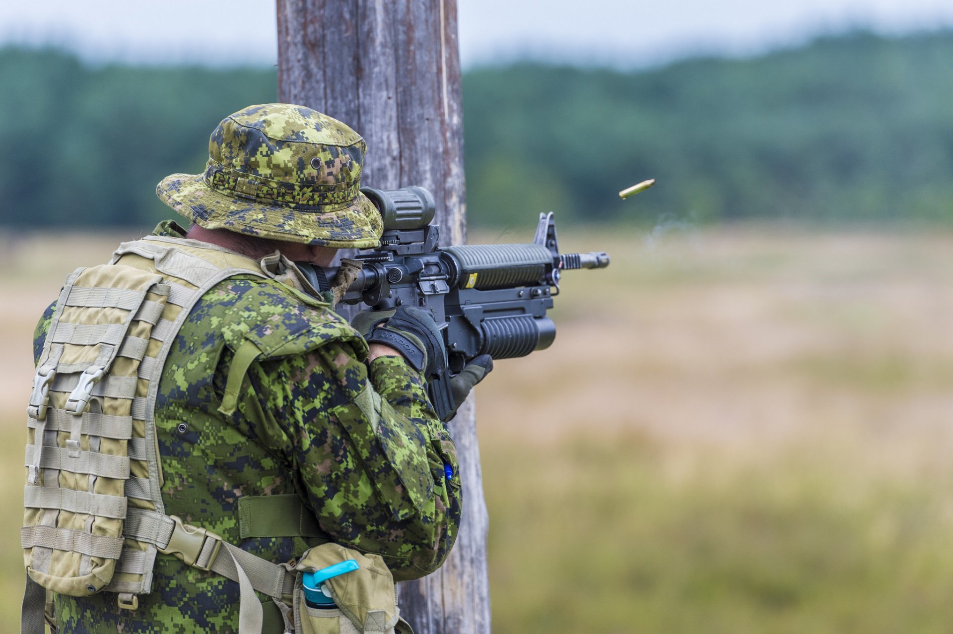 ejército canadiense soldado armas