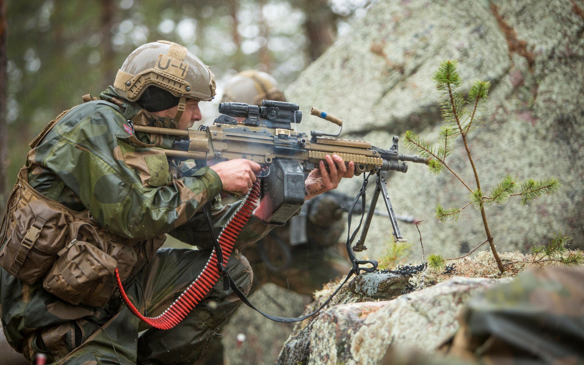 norwegian army men weapon