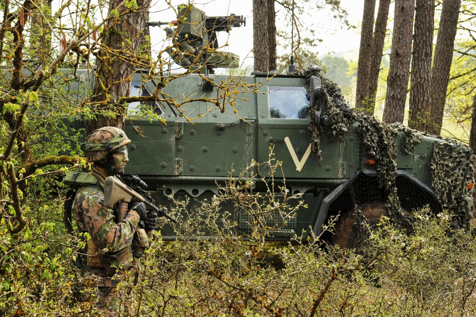 luksemburg armia żołnierz broń