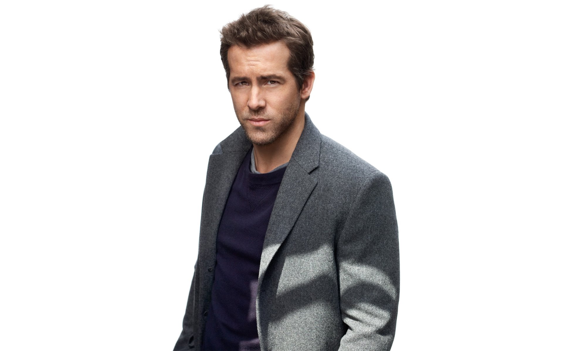 ryan reynolds schauspieler jacke weißer hintergrund fotoshooting mark seliger magazin details