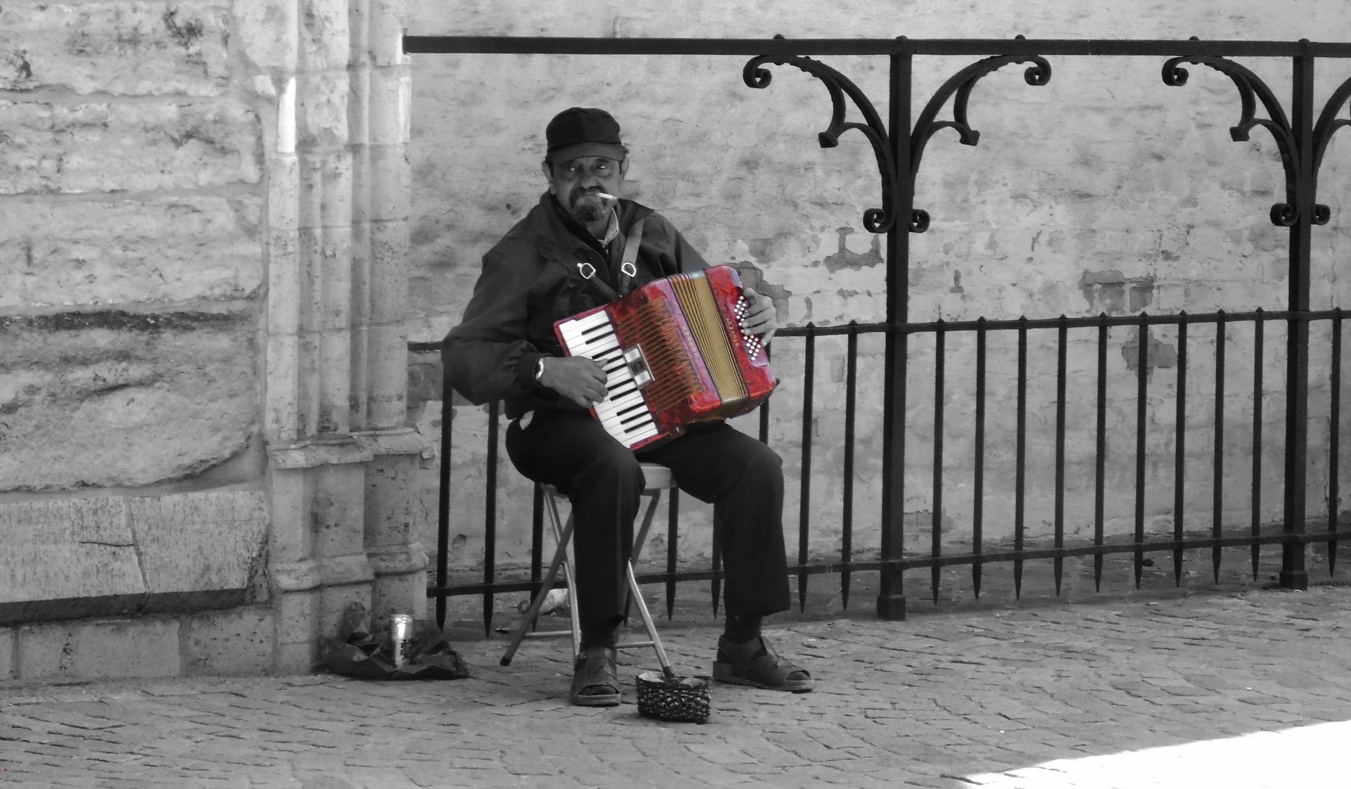 musician akordeon street