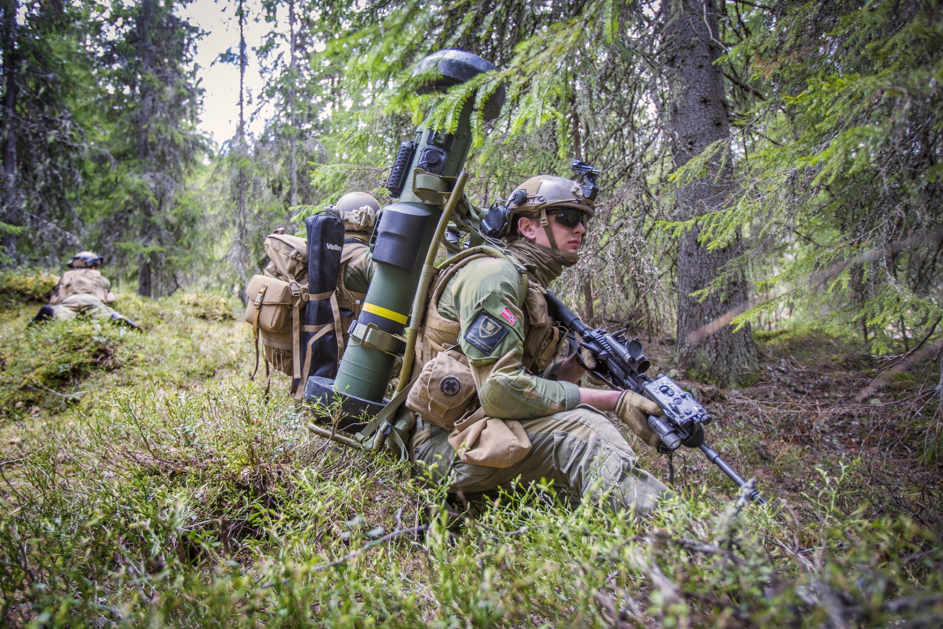 norwegische armee soldaten waffen