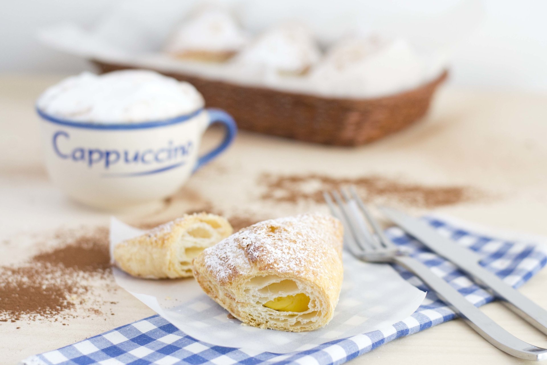 cappuccino comida dulce croissant taza crema desayuno