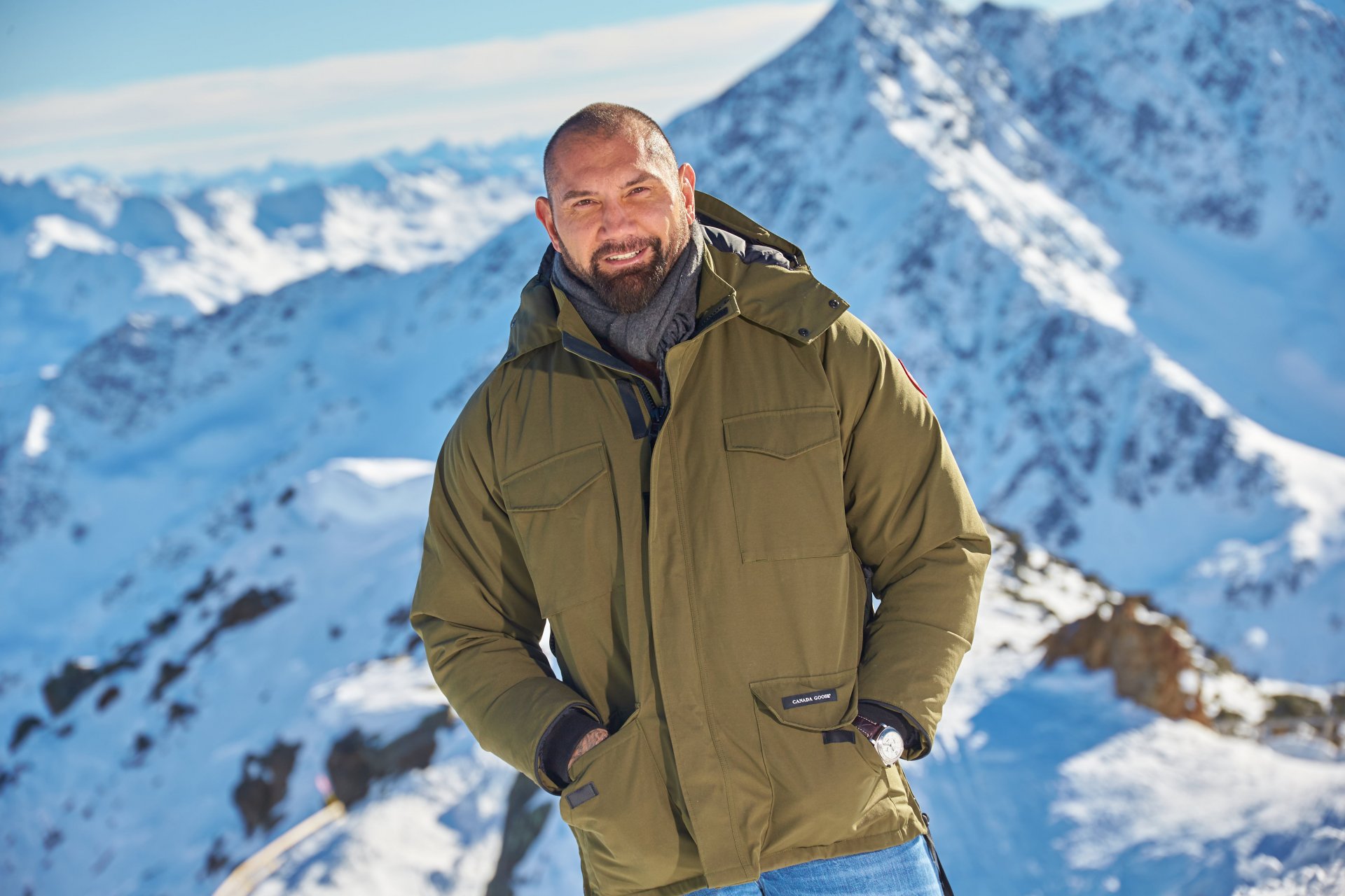 dave batista batista athlète lutteur bodybuilder acteur veste paysage montagnes neige soleil