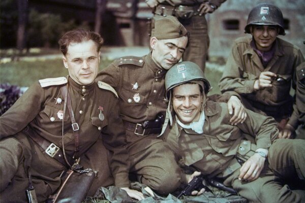 Soldiers in a good mood in a US uniform