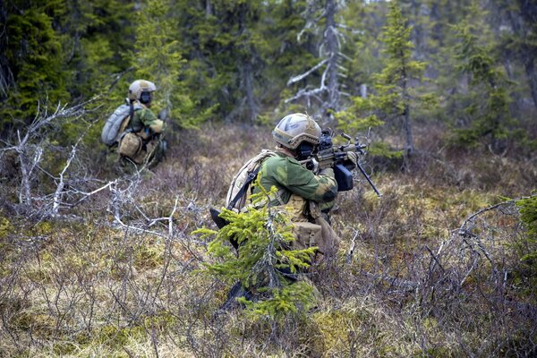 Солдаты норвежской армии на тренировке