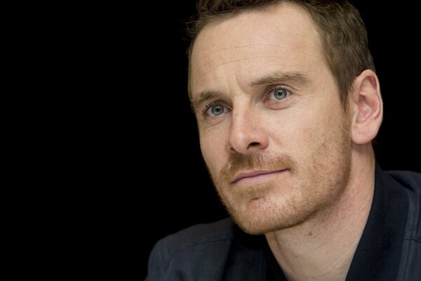 Schauspieler Michael Fassbender mit einem durchdringenden Blick