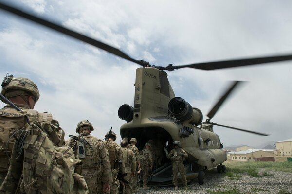 Army landing on the plane