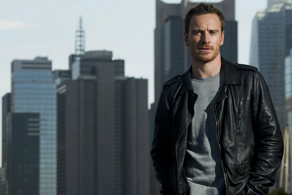 Zdjęcie: Michael Fassbender. Styl Charles Sykes