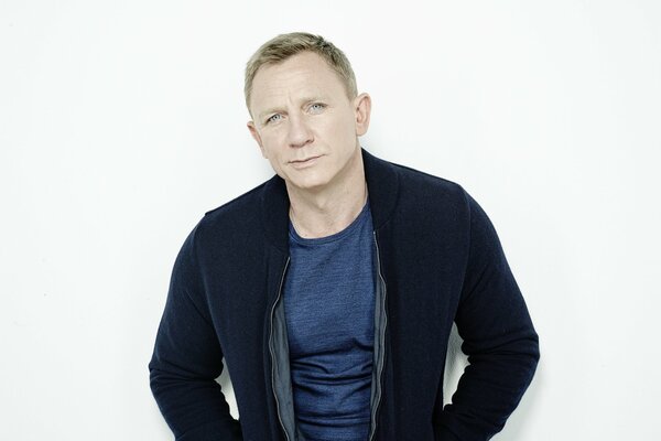 Daniel Craig sesja zdjęciowa na białym tle