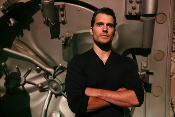Henry Cavill s photo shoot for the newspaper