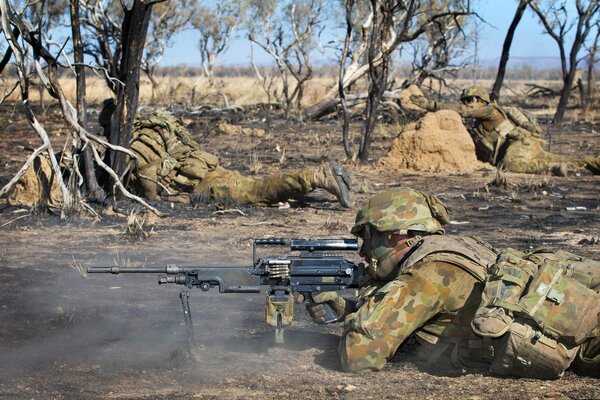 Soldado del ejército Australiano con armas