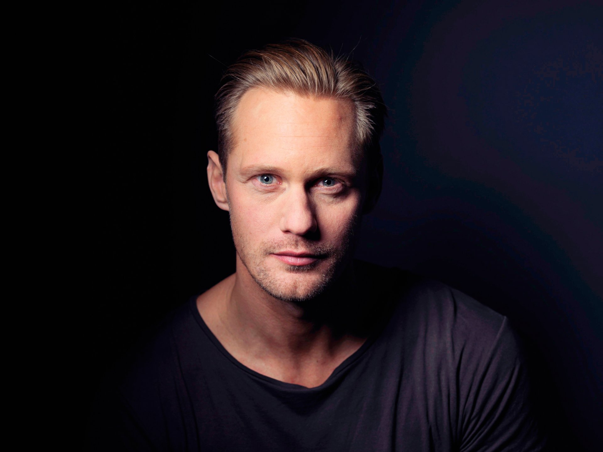 alexander skarsgard fotoshooting für film tagebuch eines teenagers sundance januar 2015