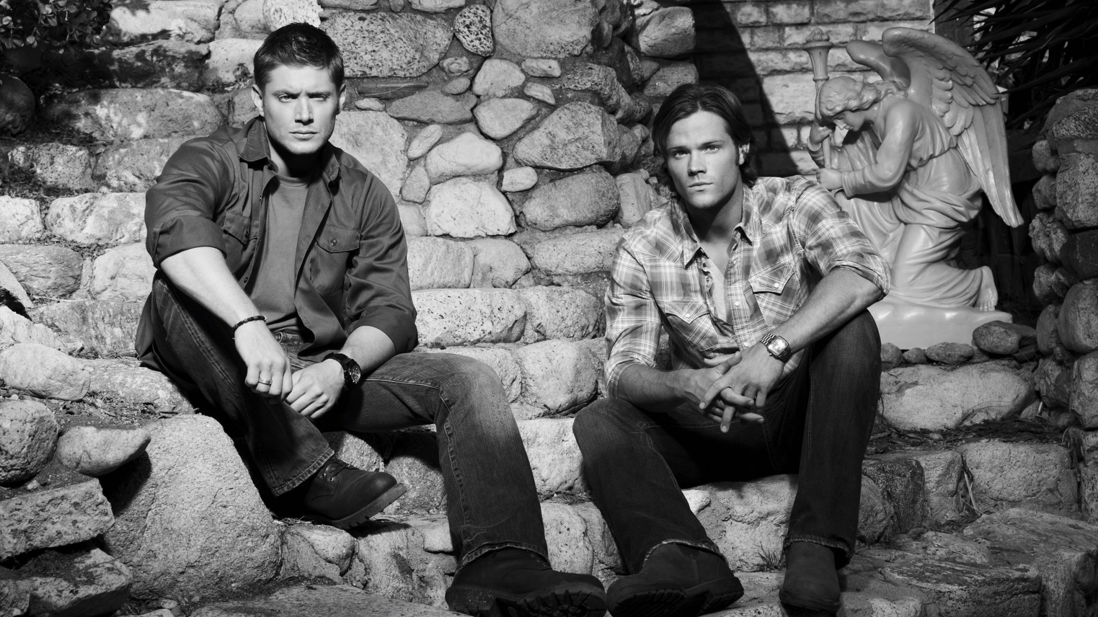 jared padalecki jensen jensen ackles surnaturel hommes noir et blanc