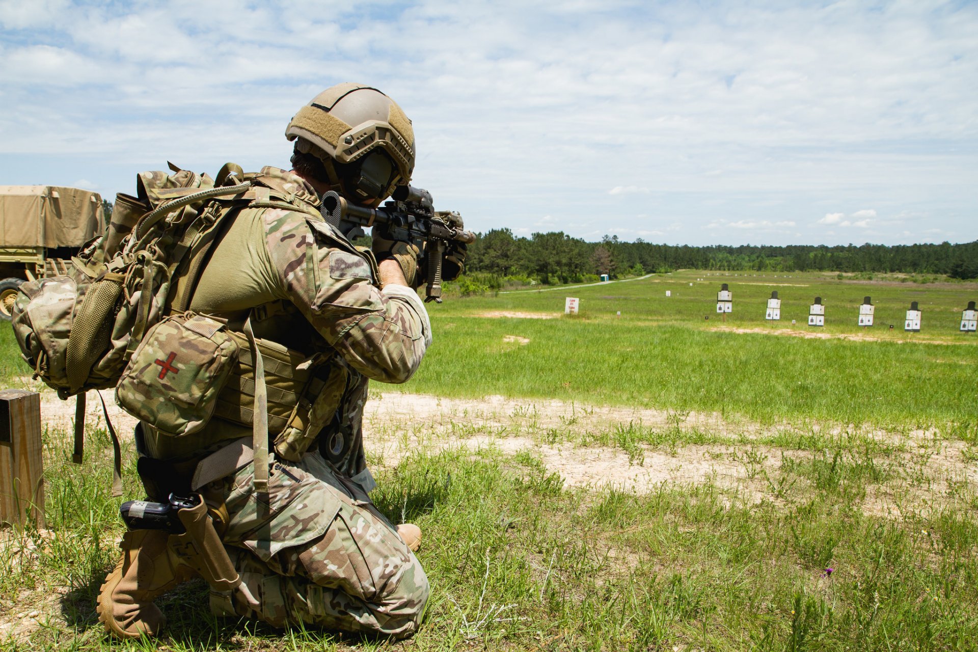 united states special forces men weapon