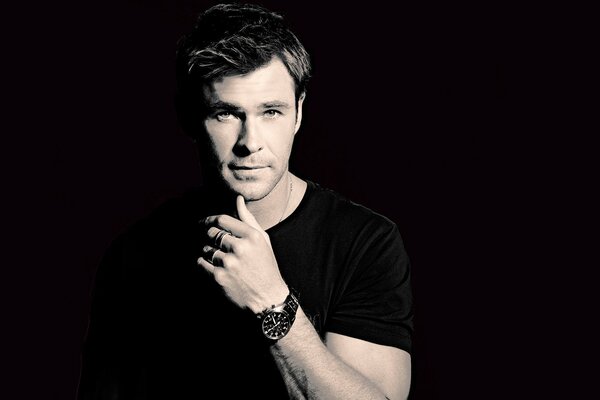 Chris Hemsworth sesión de fotos en blanco y negro