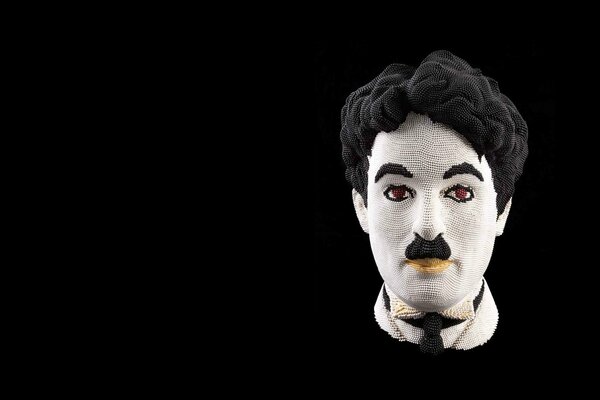 Skulptur des Komikers Charlie Chaplin aus Streichhölzern