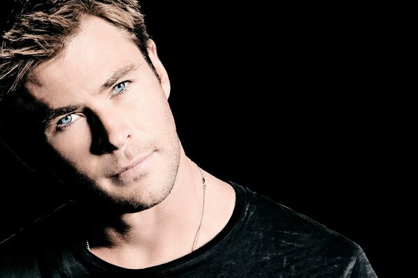 Chris hemsworth Fotoshooting im Portrait-Stil