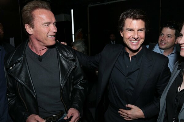 Arnold Schwarzenegger y Tom Cruise actores y celebridades