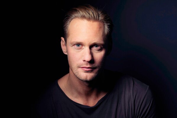 Le mystérieux Alexander Skarsgard a joué pour le numéro de janvier