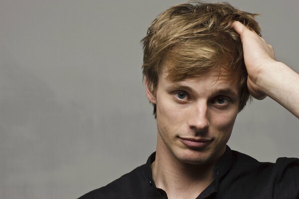 Ritratto carino di Bradley James su NEUTRAL Eun