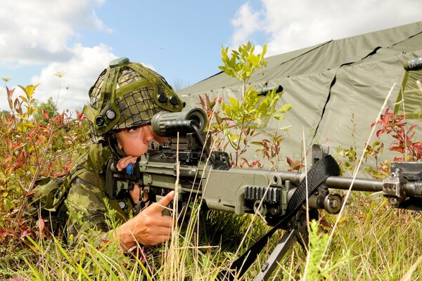 Soldat Waffe Zielfernrohr Armee