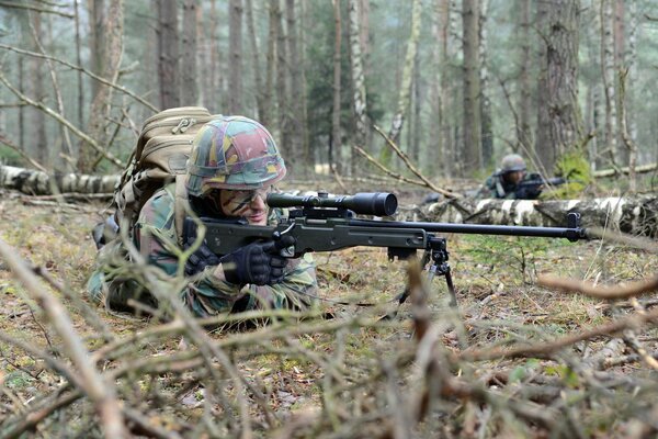 Ein belgischer Armeesoldat im Feld