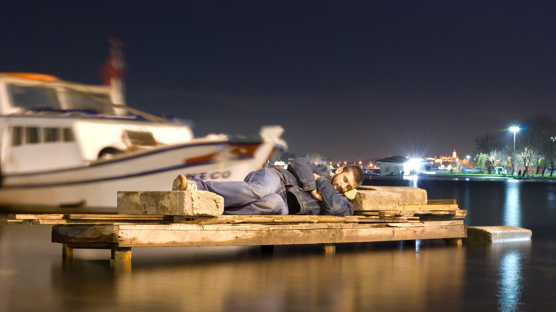 port bateaux sommeil pierre situation