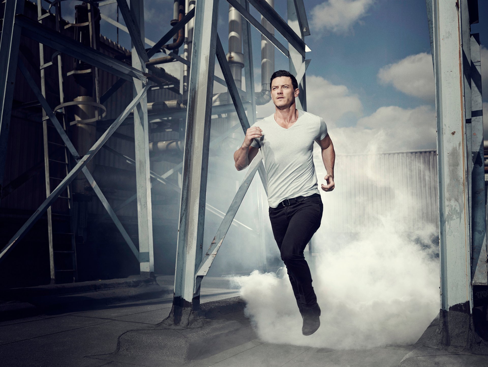 luke evans fotoshooting männergesundheit