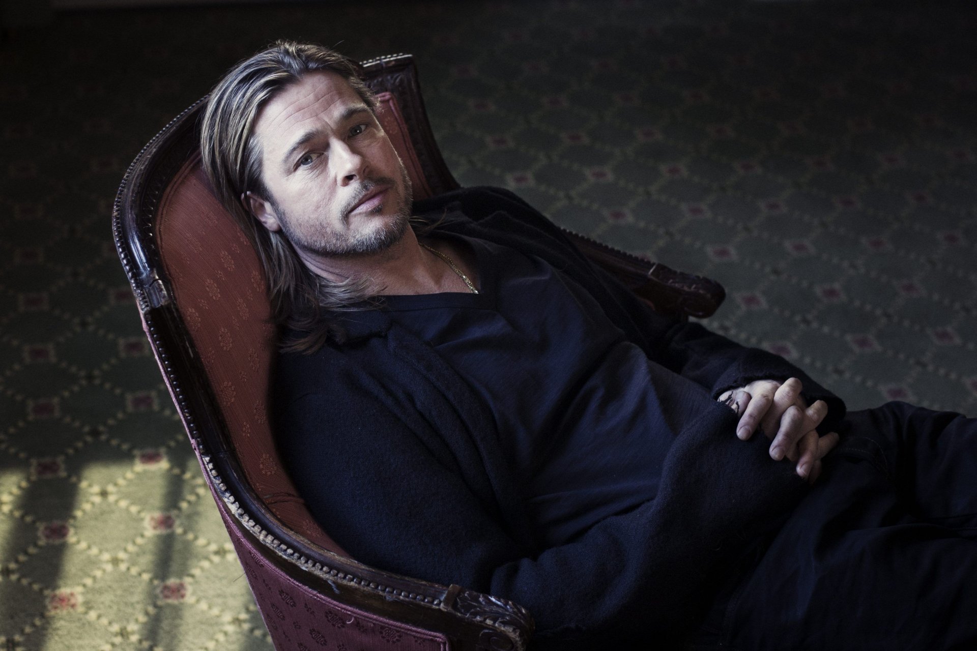 brad pitt brad pitt actor fondo silla sentado