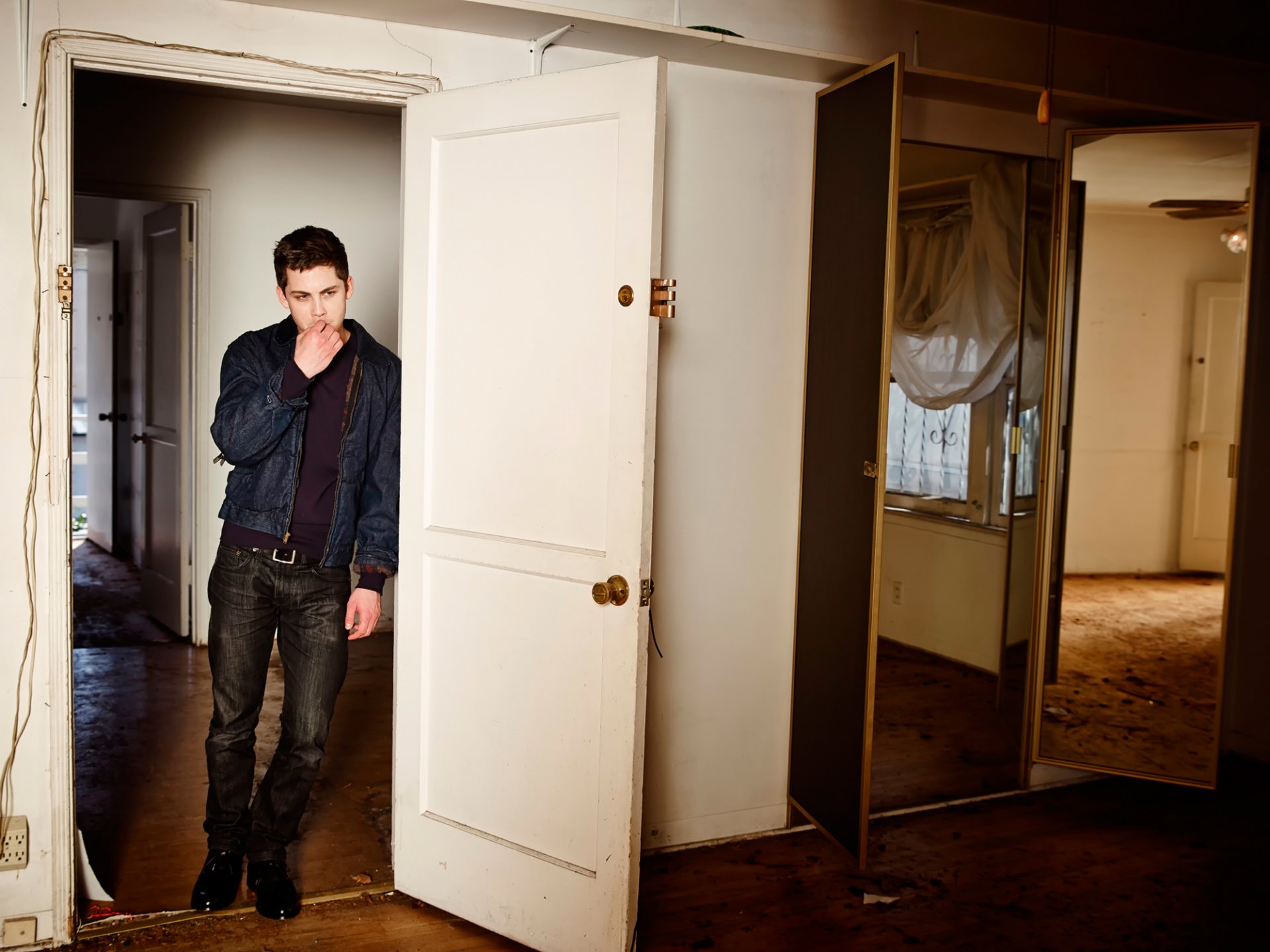 logan lerman fotoshooting flaunt