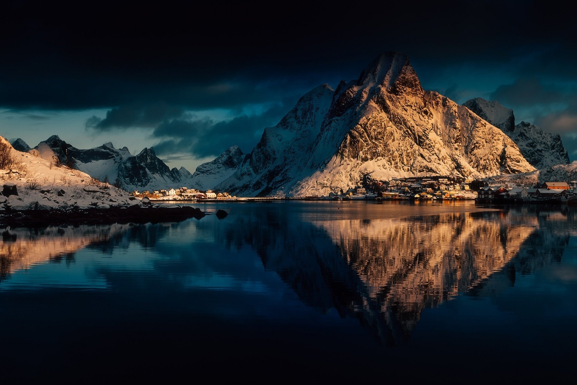 lofoten archipel norwegisches meer helme inseln reflexion