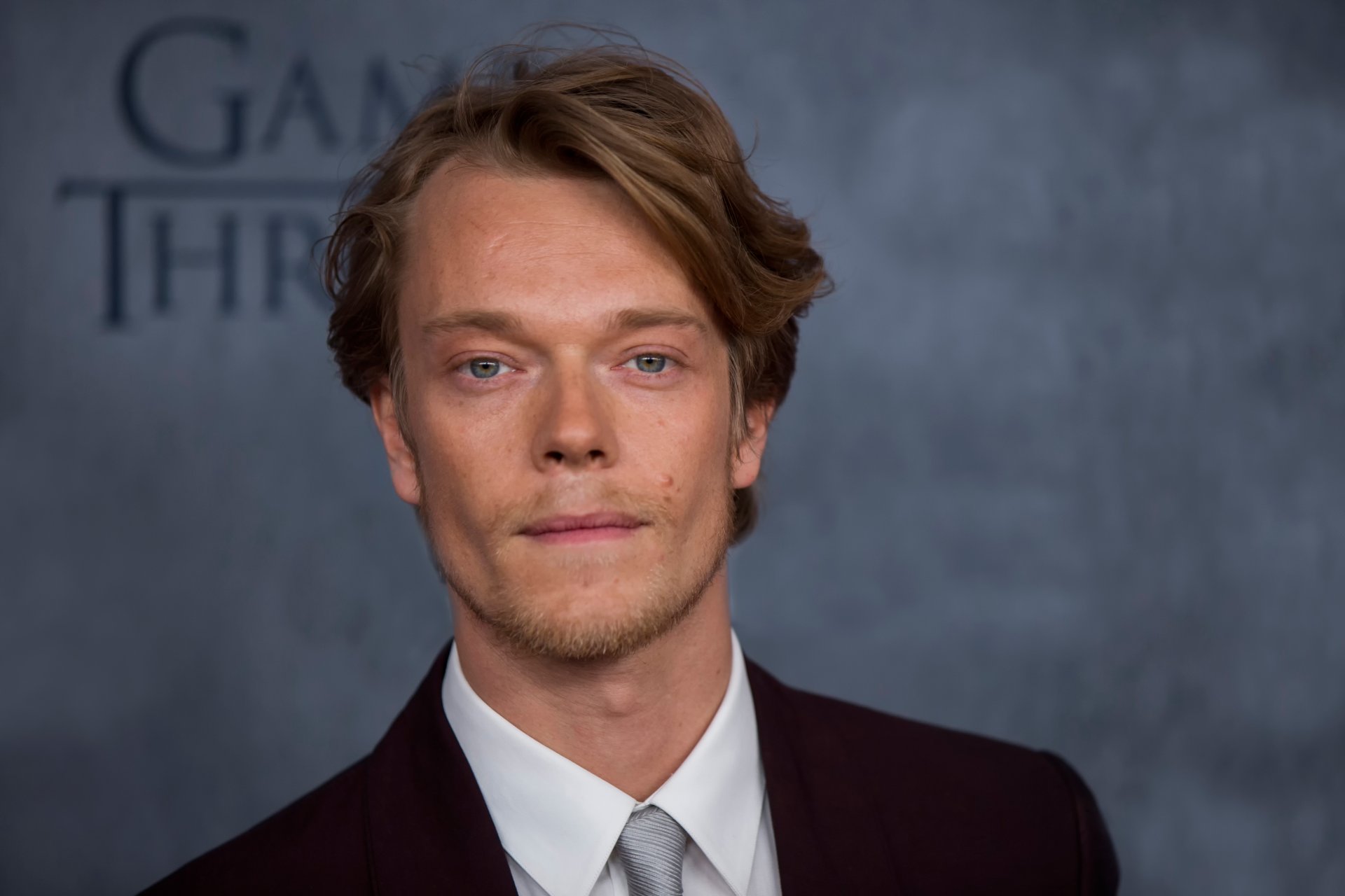 alfie allen alfie allen ritratto theon greyjoy di game of thrones fratello di lily allen