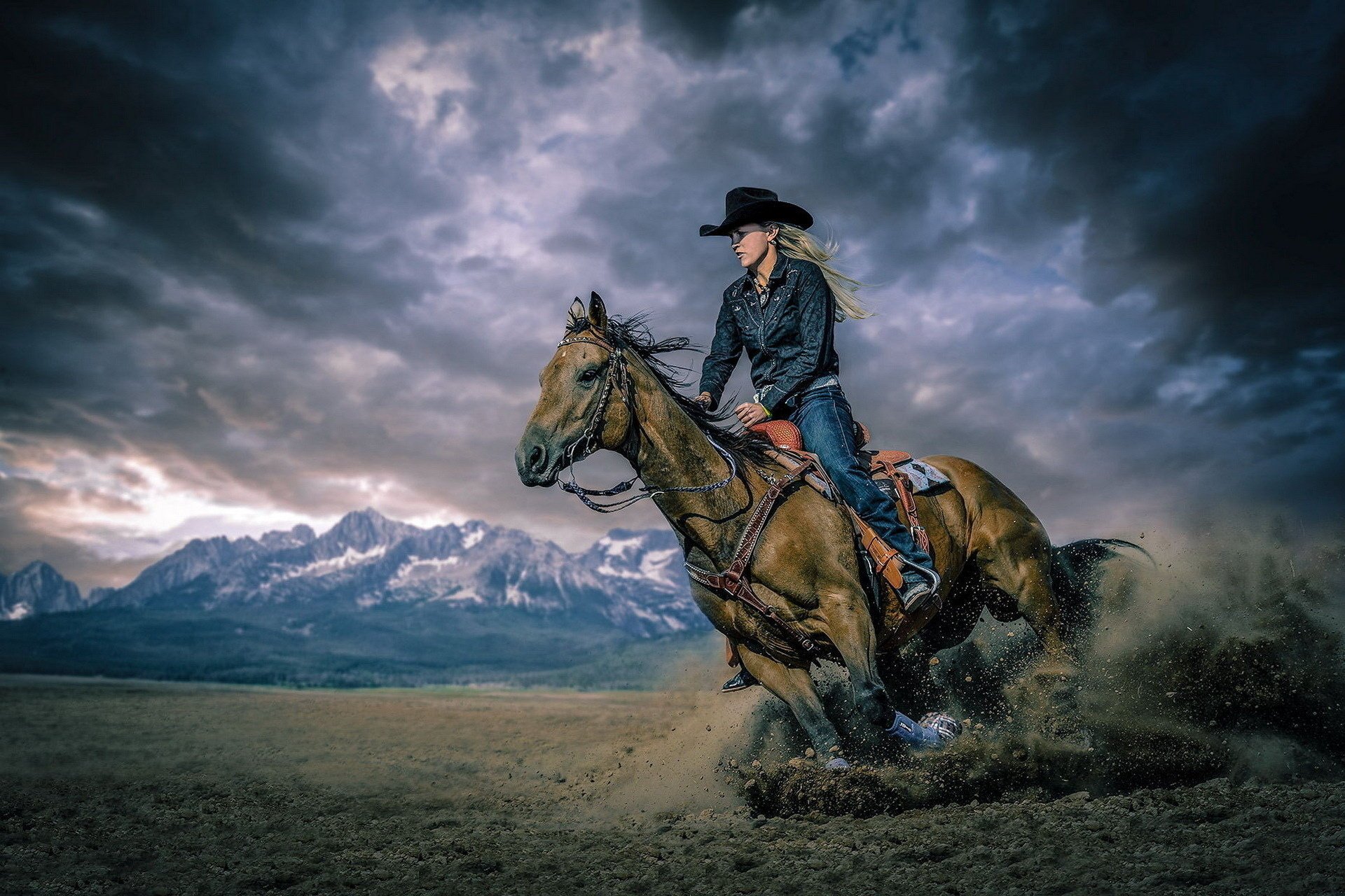 fille cheval montagnes