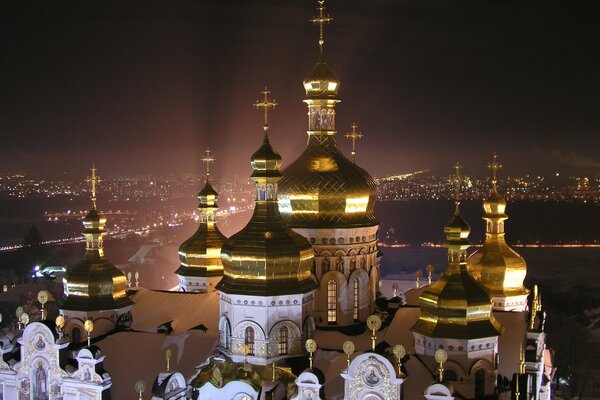 Photo of the lavra in Kiev in lights