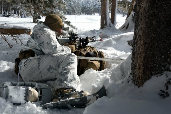 A US Marine soldier takes aim in the snow