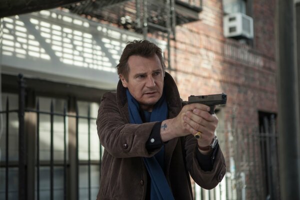 Liam Neeson w filmie Spacer wśród grobów