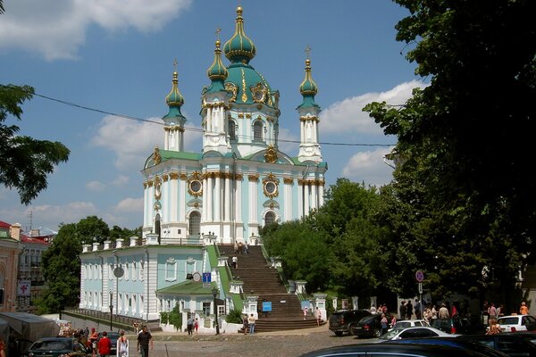 Descenso a la iglesia de San Andrés en Kiev