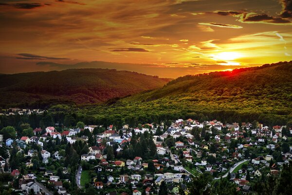 Schöne Landschaft, Stadt in den Bergen