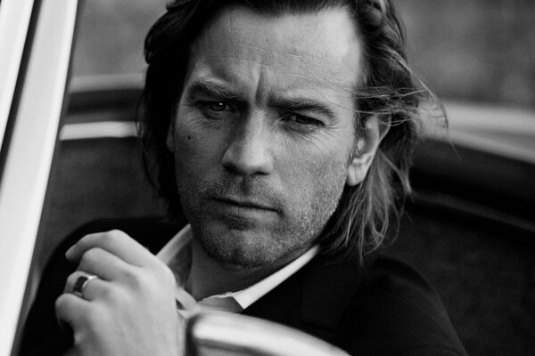 Ewan McGregor in a convertible at a photo shoot