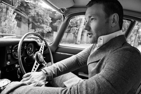 Photoshoot rétro avec Joel Edgerton dans le rôle principal