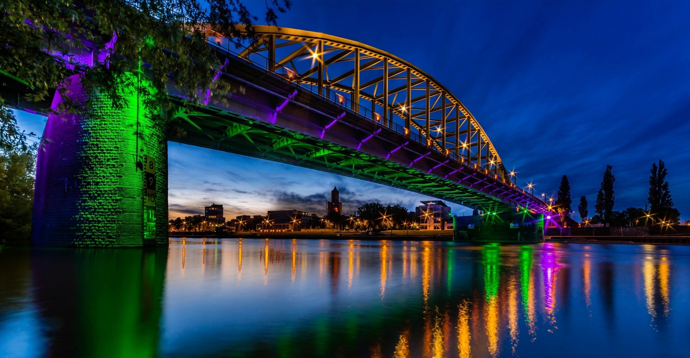 puente john frost arnhem países bajos rin río puente reflejos ciudad nocturna