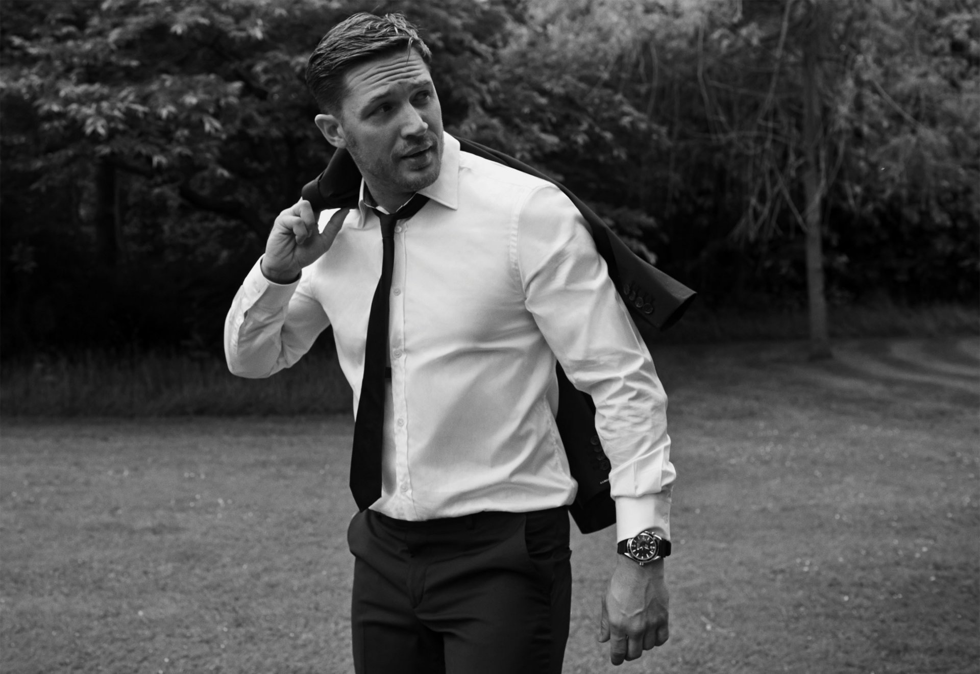 hombres actor tom hardy traje corbata pubash estilo look arco reloj