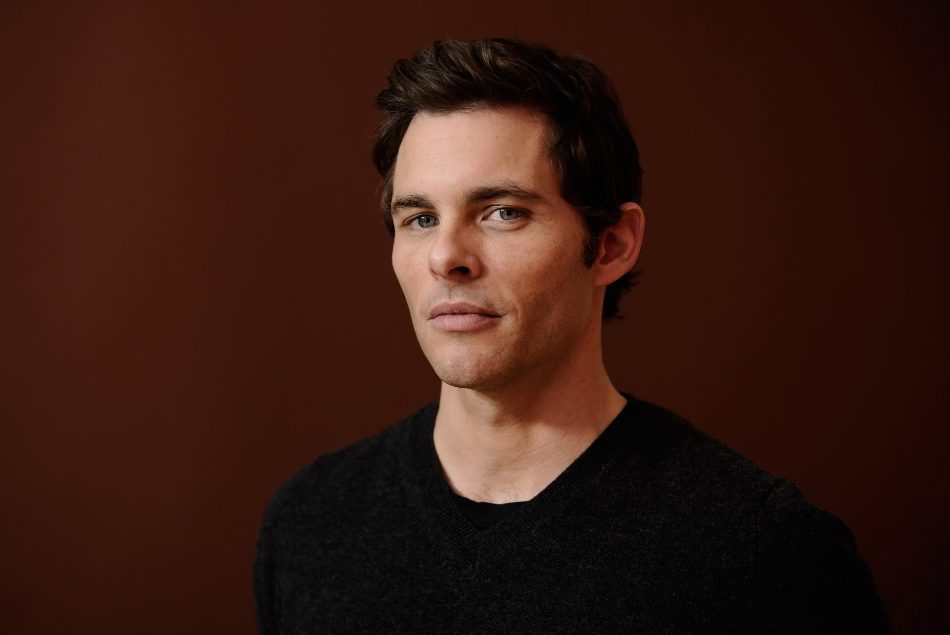 james marsden portret tło